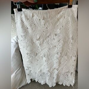 White above knee a-line Skirt. White- junior - medium